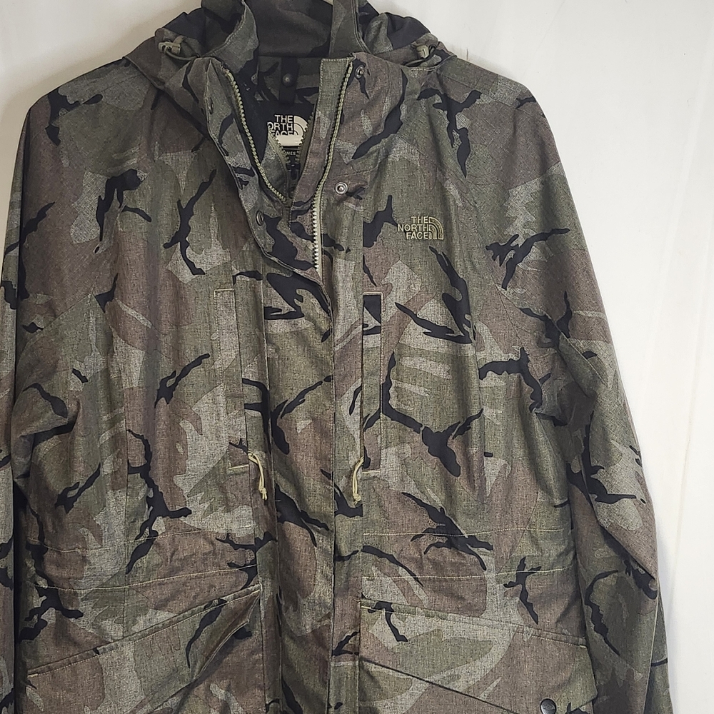 The North Face Women’s Camo Hooded Puffer Jacket Insulated Winter Coat
